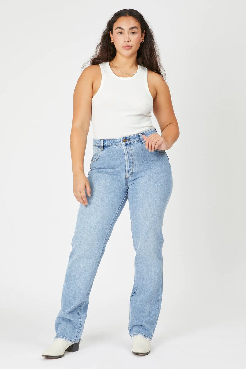 Classic Straight Jean in 90's Blue